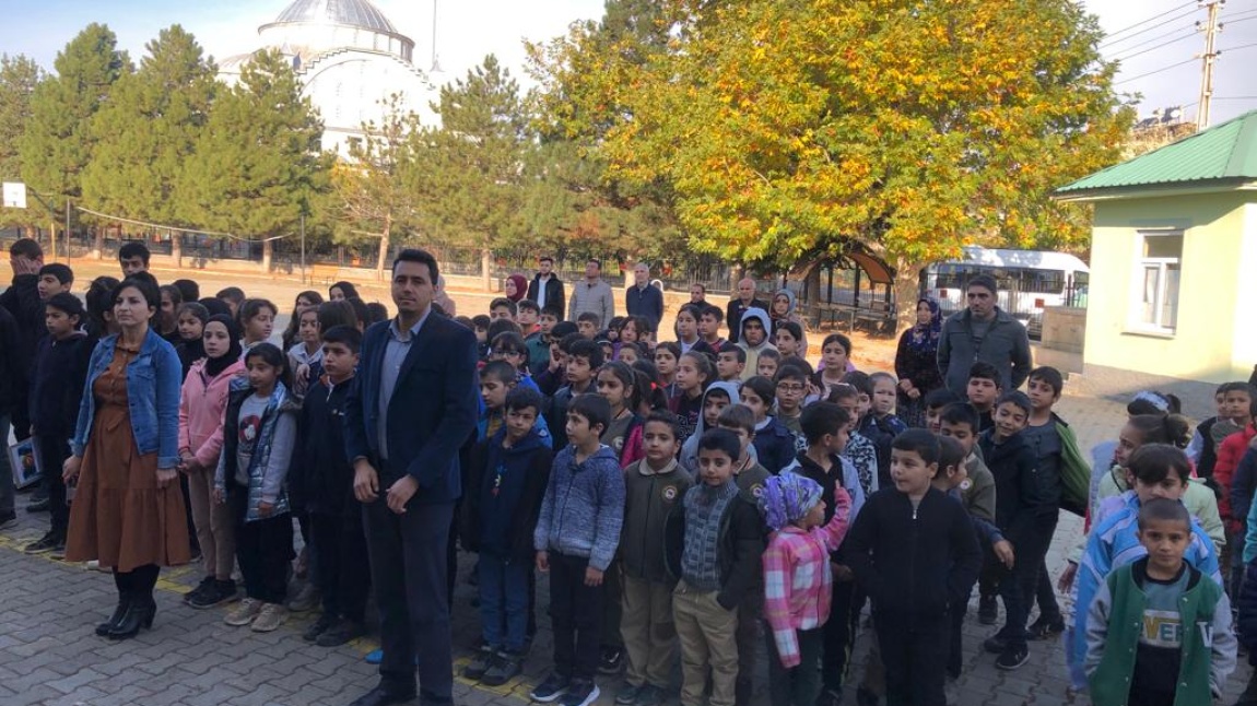 Okulumuzda Ulu Önder Gazi Mustafa Kemal Atatürk’ün ebediyete intikal edişinin 85’inci yılında saygıyla anma törenimizi gerçekleştirdik.